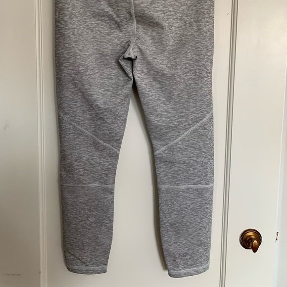 Gap Fit Gray/White Striped 3/4 Legging SMALL - Picture 2 of 3